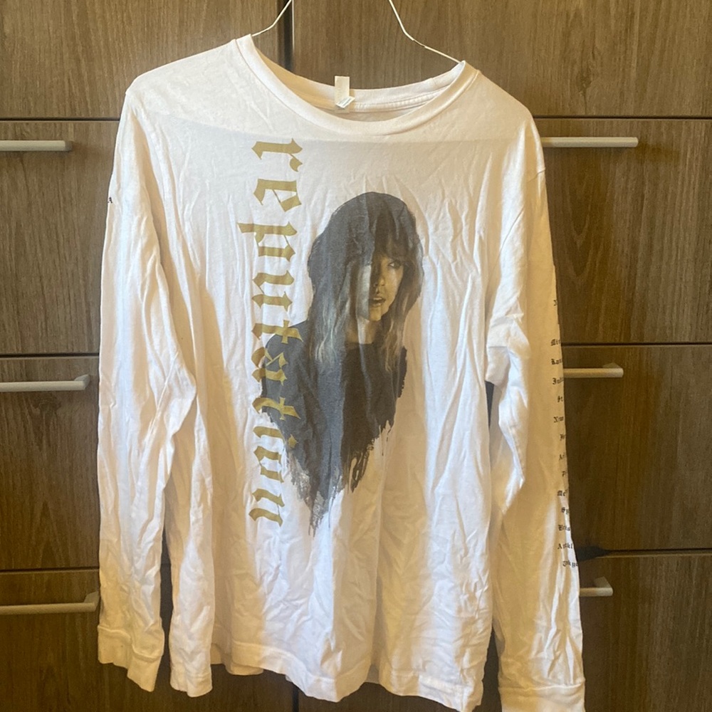 Taylor Swift Reputation Stadium Tour White Long Sleeve Tshirt Never worn